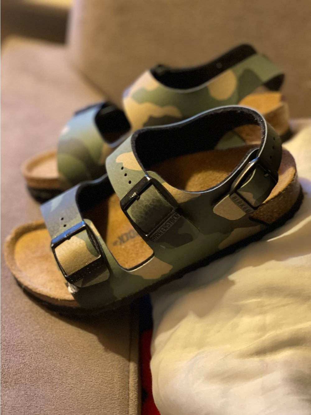 Kids Birkenstock unisex Milano Green Camo size 10-10.5 little kids/28 Euro